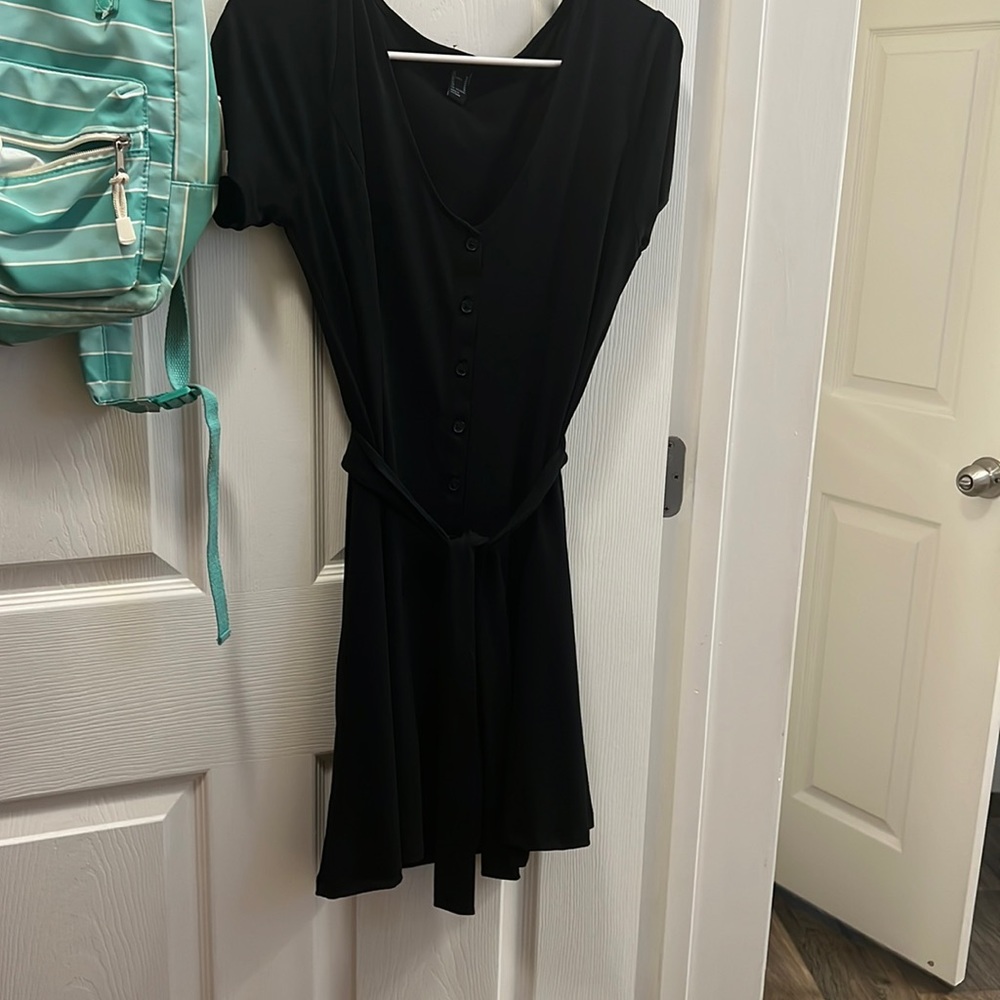 Forever 21 Stretchy Black Dress